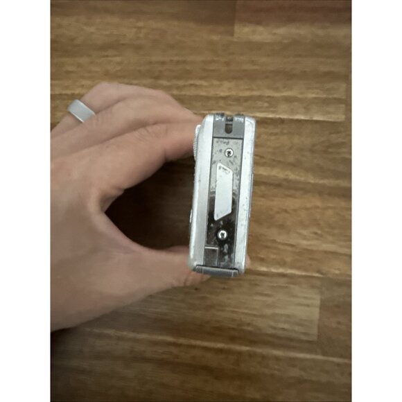 Sony Cyber-Shot DSC-W55 7.2Mp Digital Camera w/3X Zoom [Parts/Repair] AS IS - Picture 2 of 11